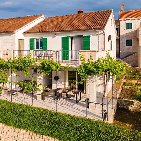 Apartment A'mare Postira